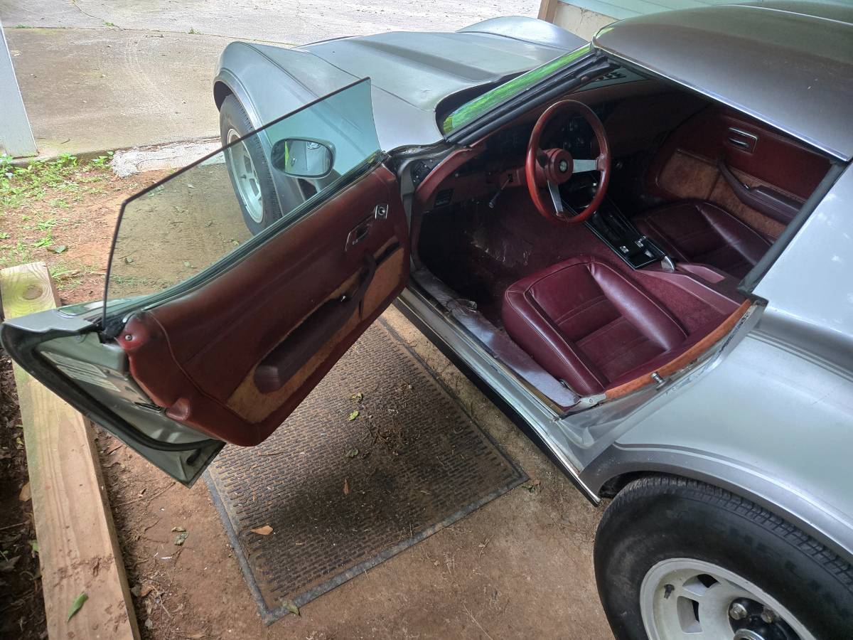 Chevrolet-corvette-1978-silver-6