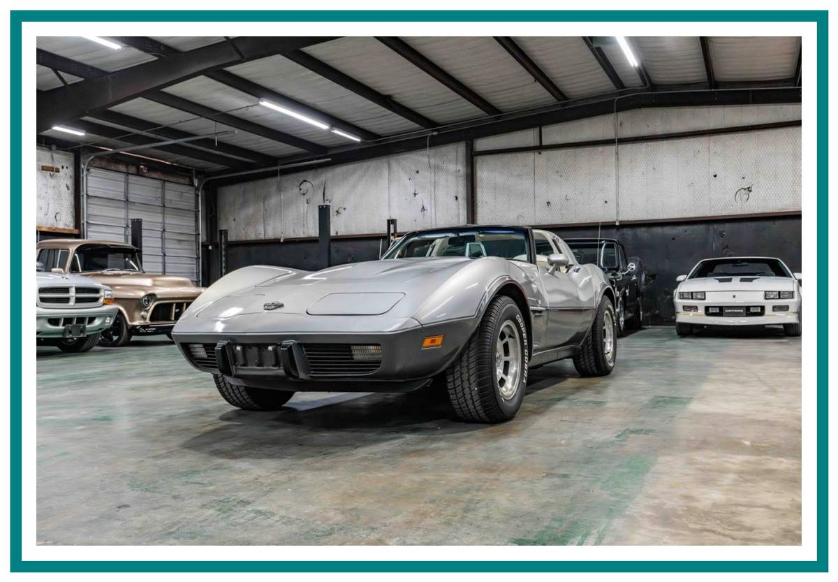 Chevrolet-corvette-1978-silver-60