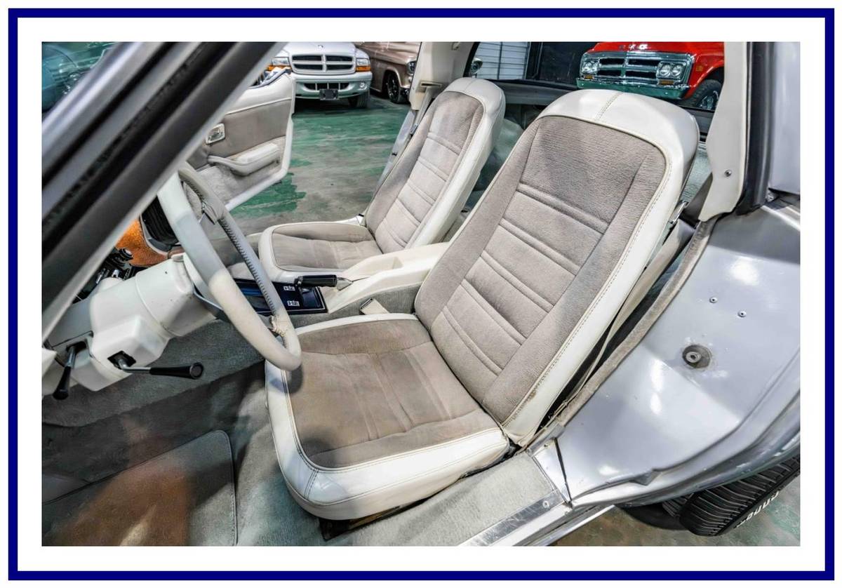 Chevrolet-corvette-1978-silver-63