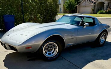 Chevrolet-corvette-1978-silver