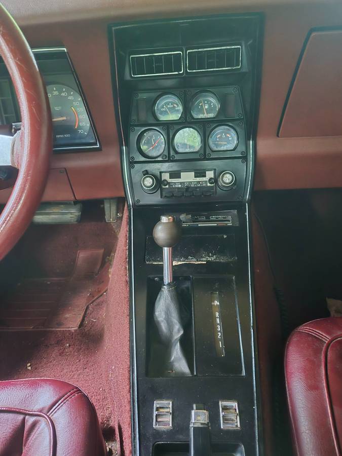 Chevrolet-corvette-1978-silver-7