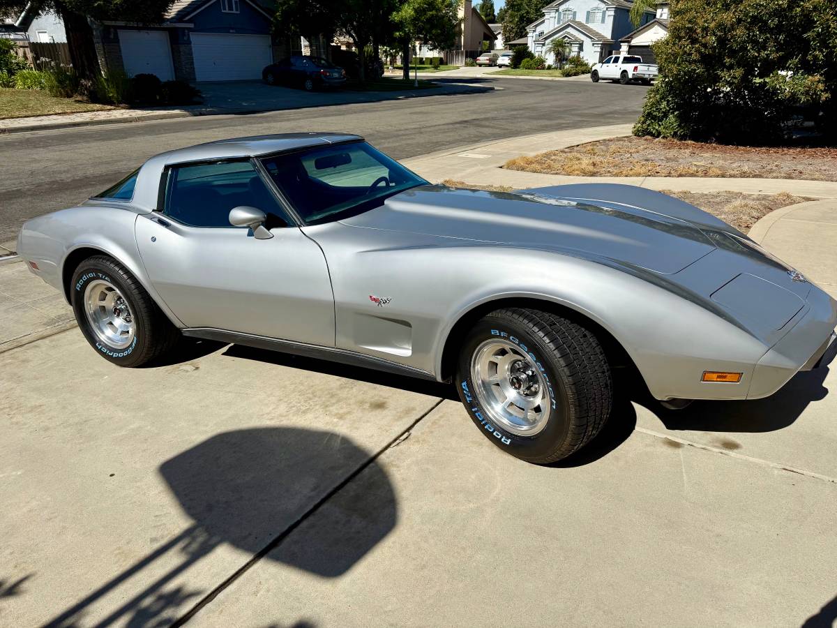 Chevrolet-corvette-1978-silver-7