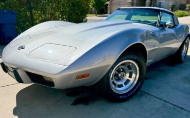 Chevrolet-corvette-1978-silver-9