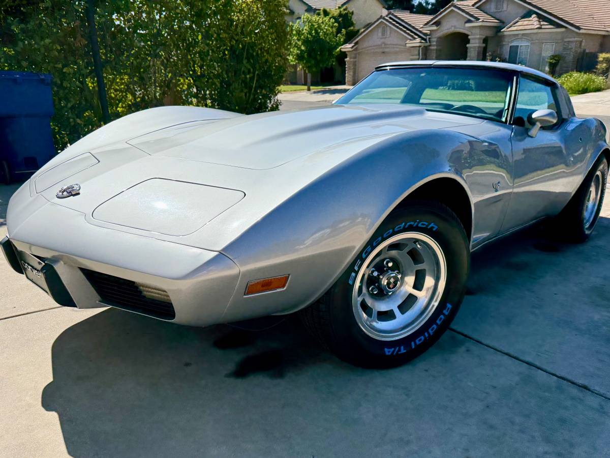 Chevrolet-corvette-1978-silver-9