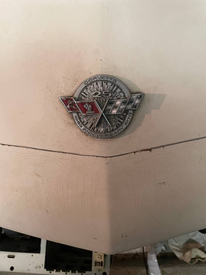 Chevrolet-corvette-1978-white-2