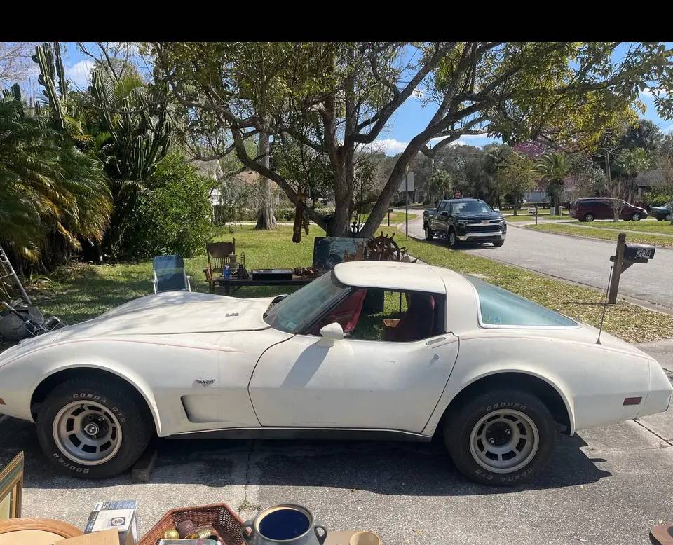 Chevrolet-corvette-1978-white