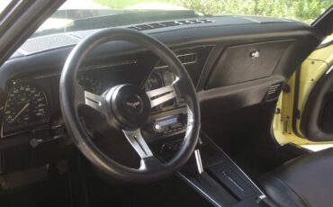 Chevrolet-corvette-1979-14