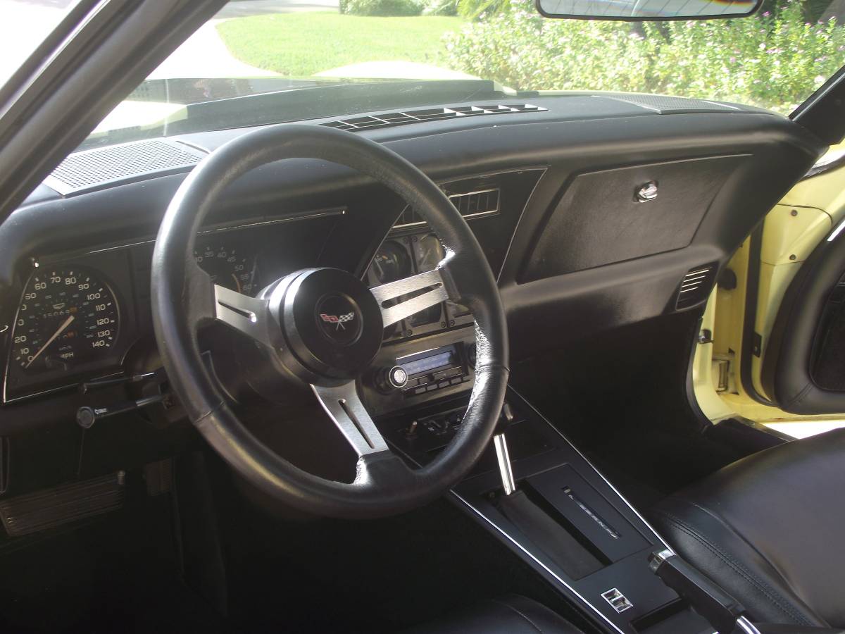 Chevrolet-corvette-1979-14