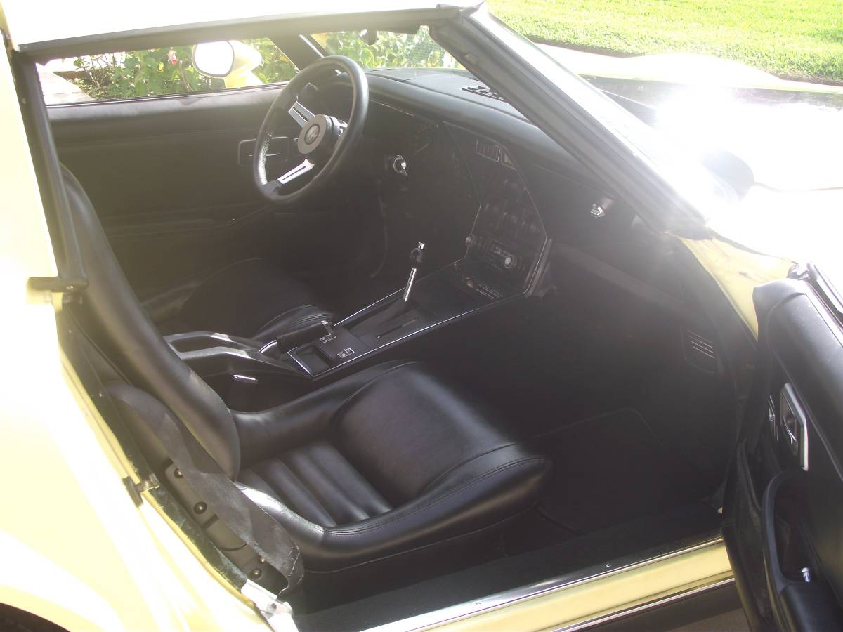 Chevrolet-corvette-1979-9