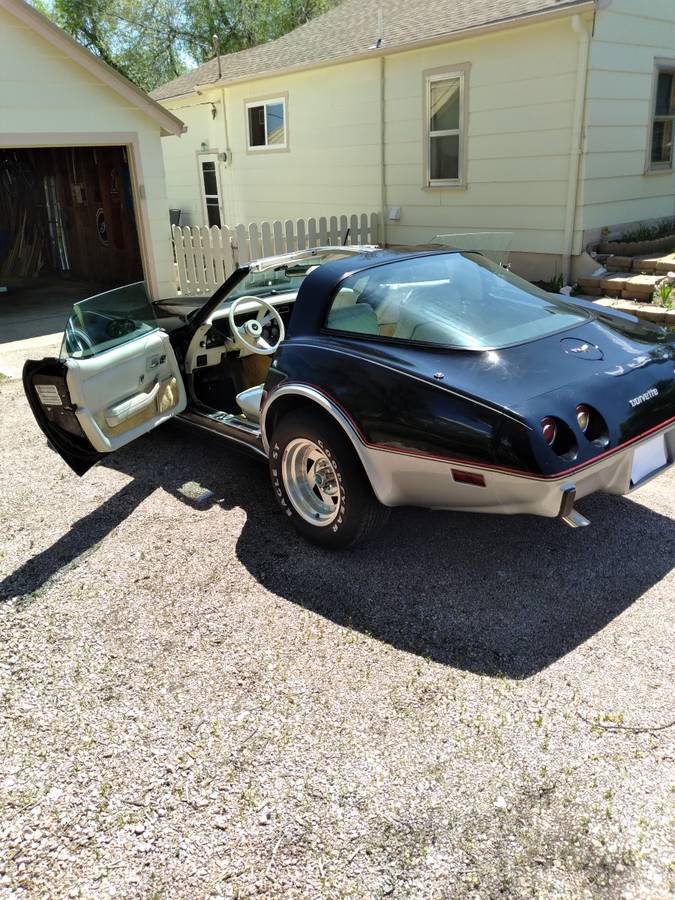 Chevrolet-corvette-1979-black-1