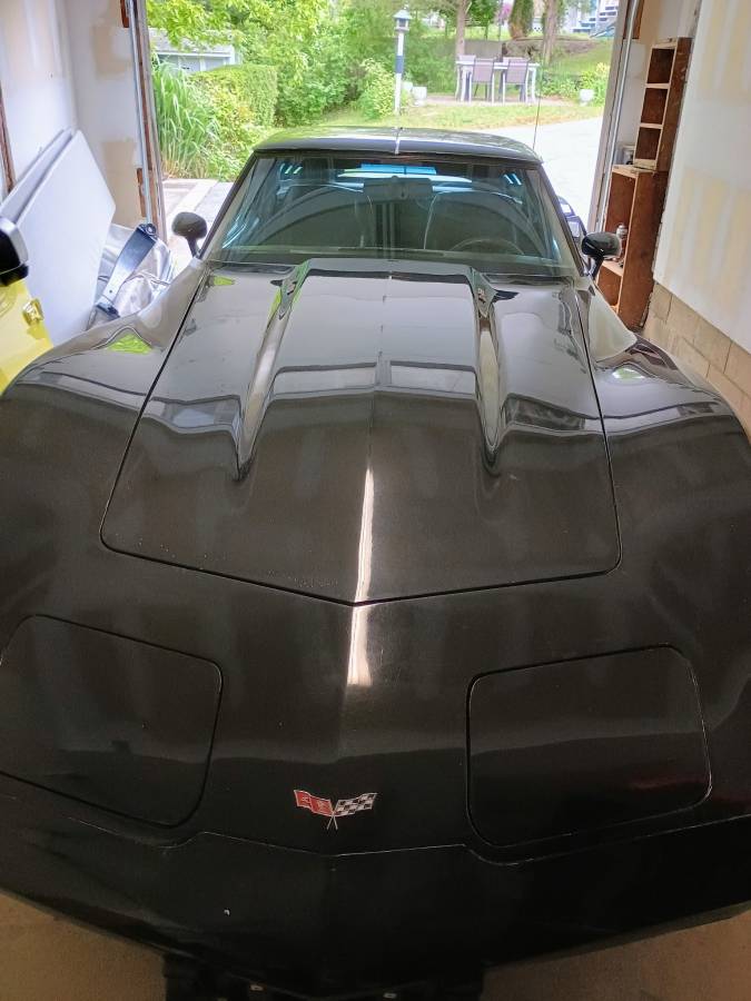 Chevrolet-corvette-1979-black-1