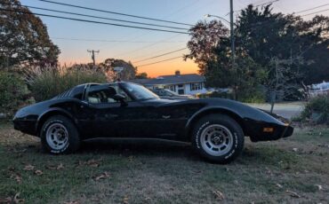 Chevrolet-corvette-1979-black