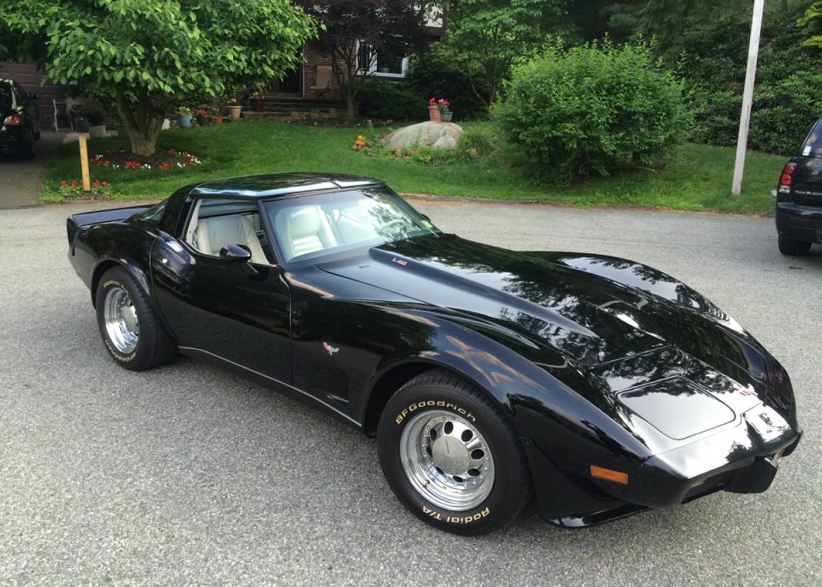 Chevrolet-corvette-1979-black-3