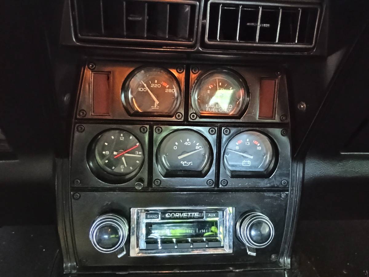 Chevrolet-corvette-1979-black-6