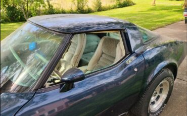 Chevrolet-corvette-1979-blue-1