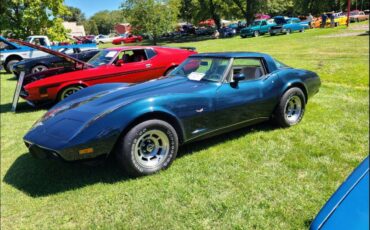 Chevrolet-corvette-1979-blue