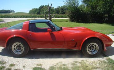 Chevrolet-corvette-1979-red-1