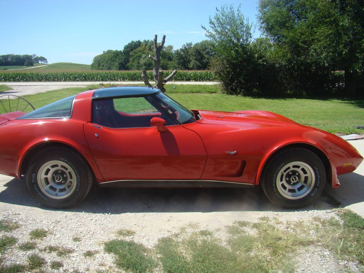 Chevrolet-corvette-1979-red-11
