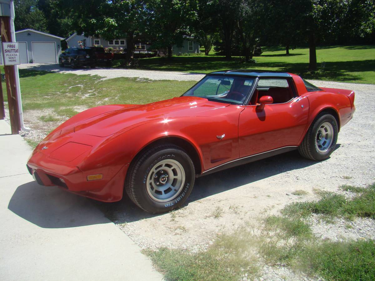 Chevrolet-corvette-1979-red-13