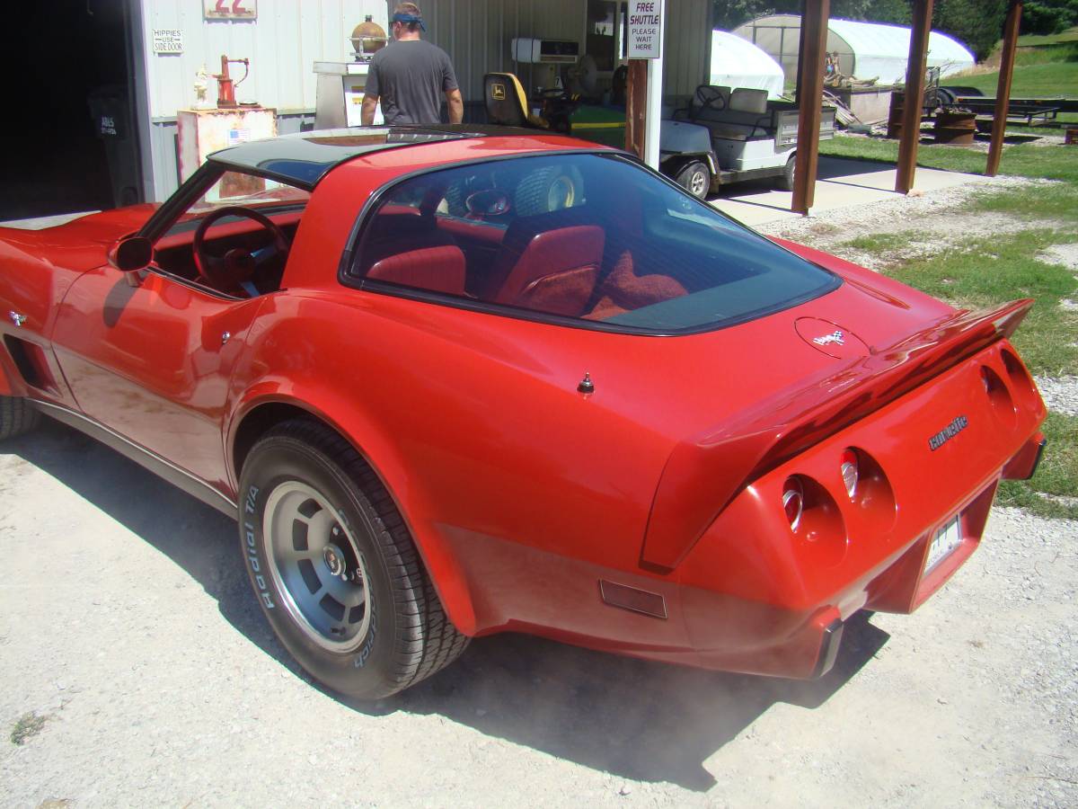 Chevrolet-corvette-1979-red-14