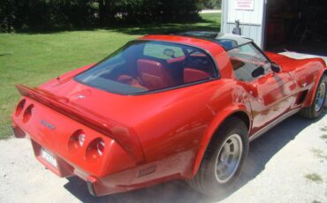 Chevrolet-corvette-1979-red-21