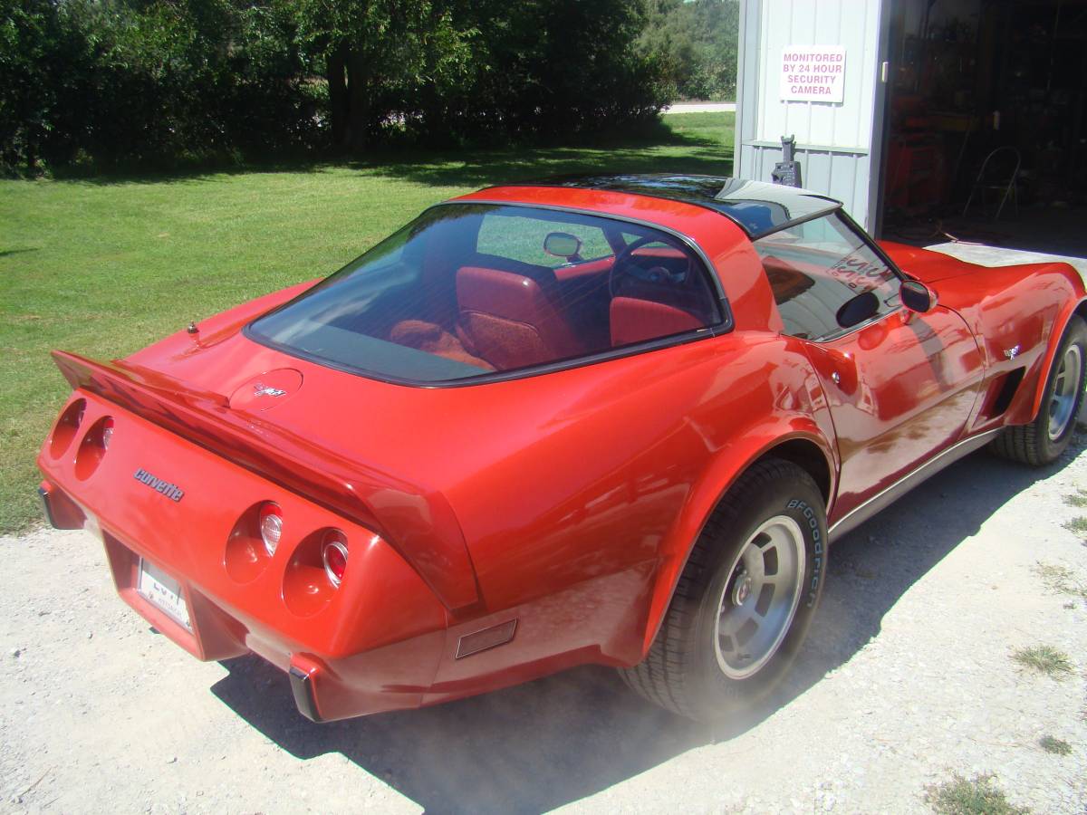 Chevrolet-corvette-1979-red-21
