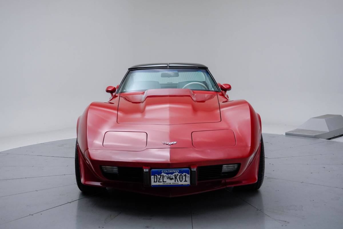Chevrolet-corvette-1979-red-3