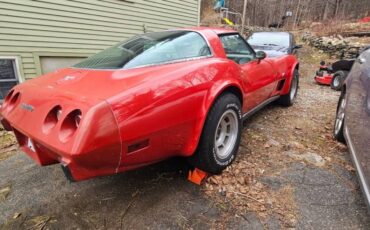 Chevrolet-corvette-1979-red-3