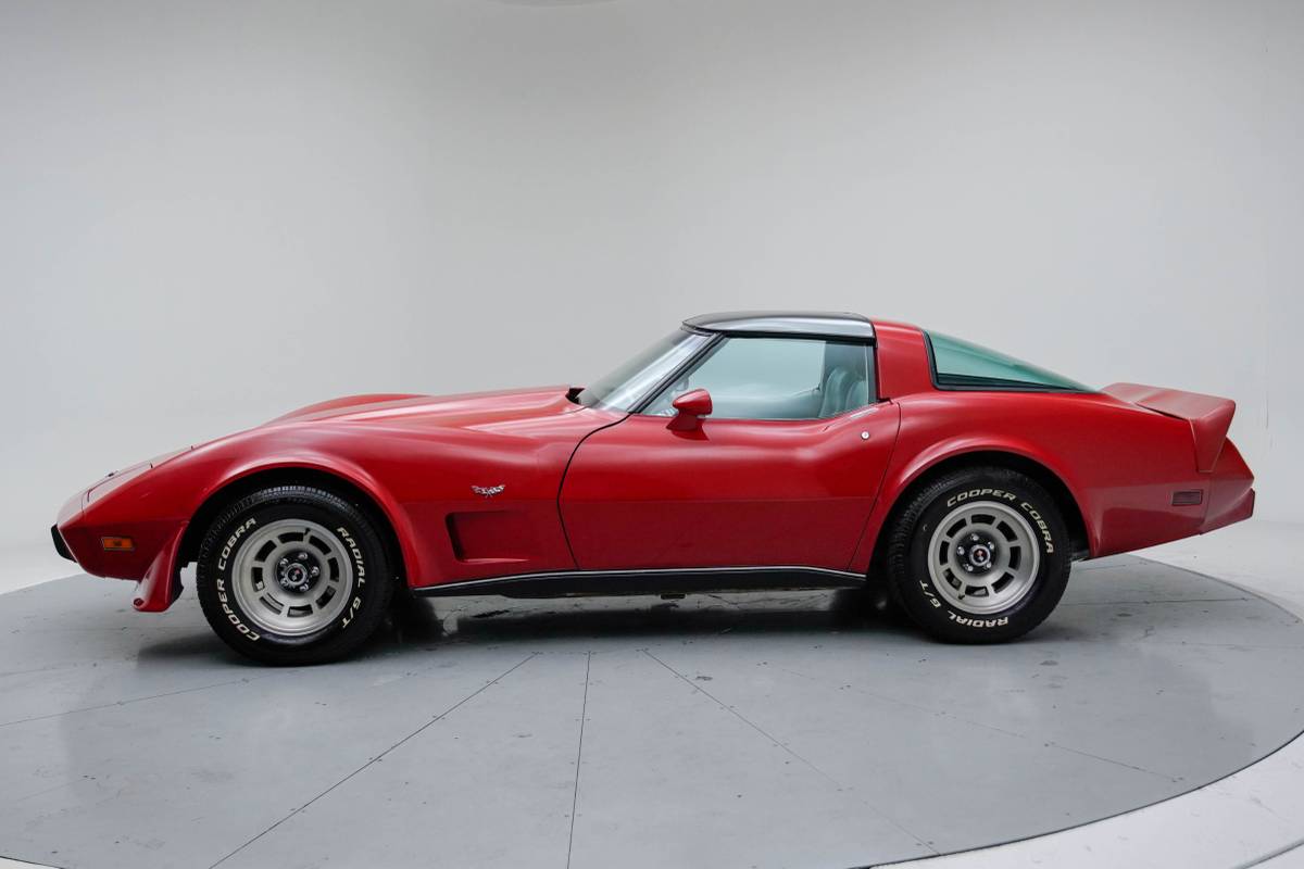 Chevrolet-corvette-1979-red-4