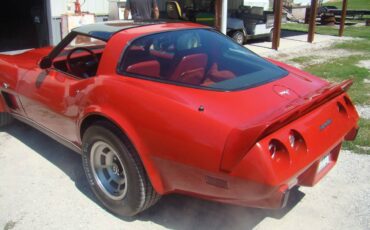 Chevrolet-corvette-1979-red-4