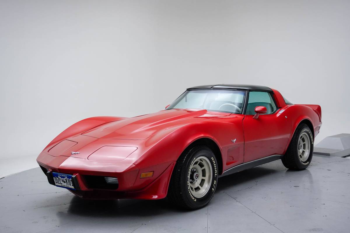Chevrolet-corvette-1979-red
