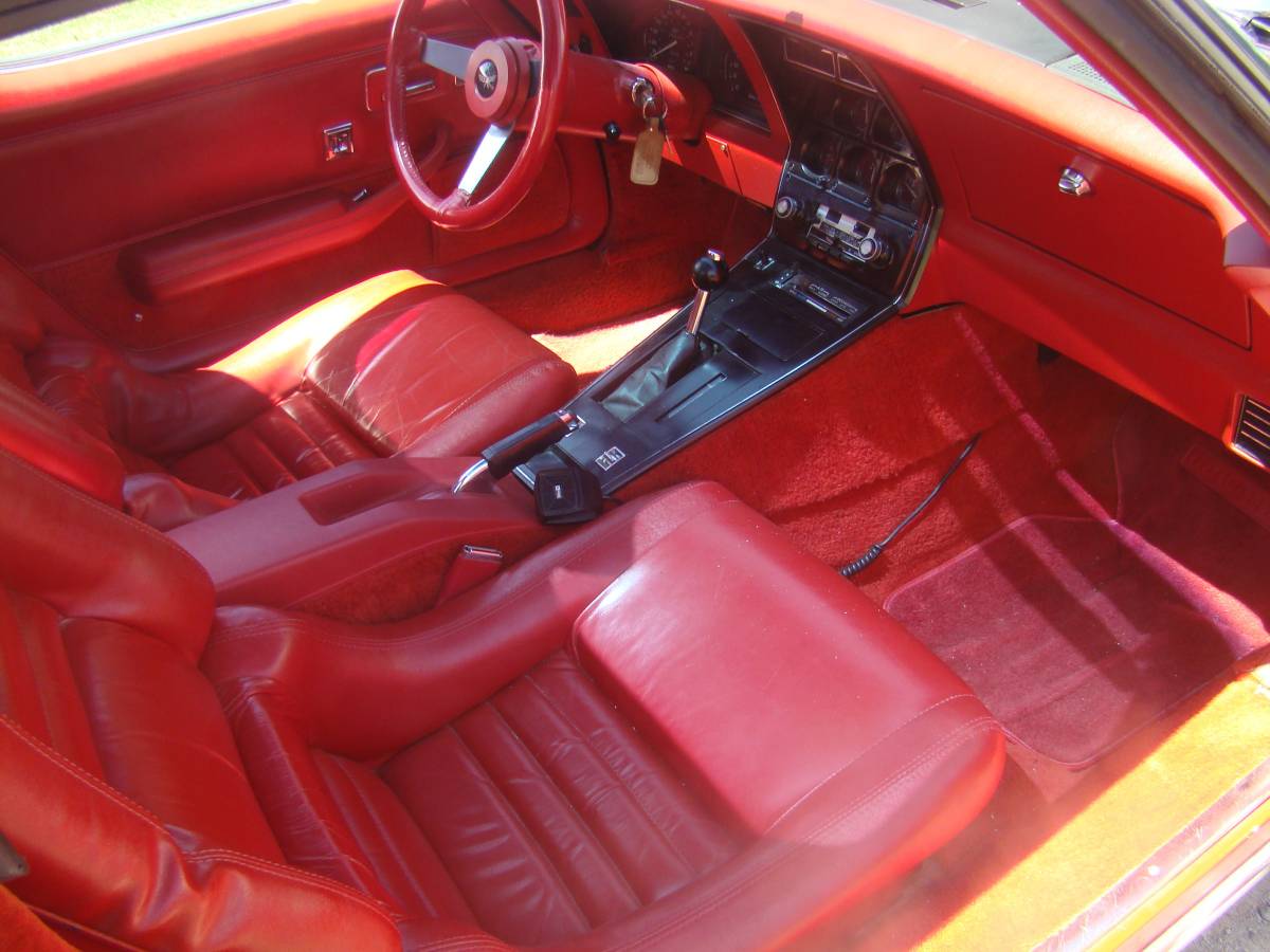 Chevrolet-corvette-1979-red-9