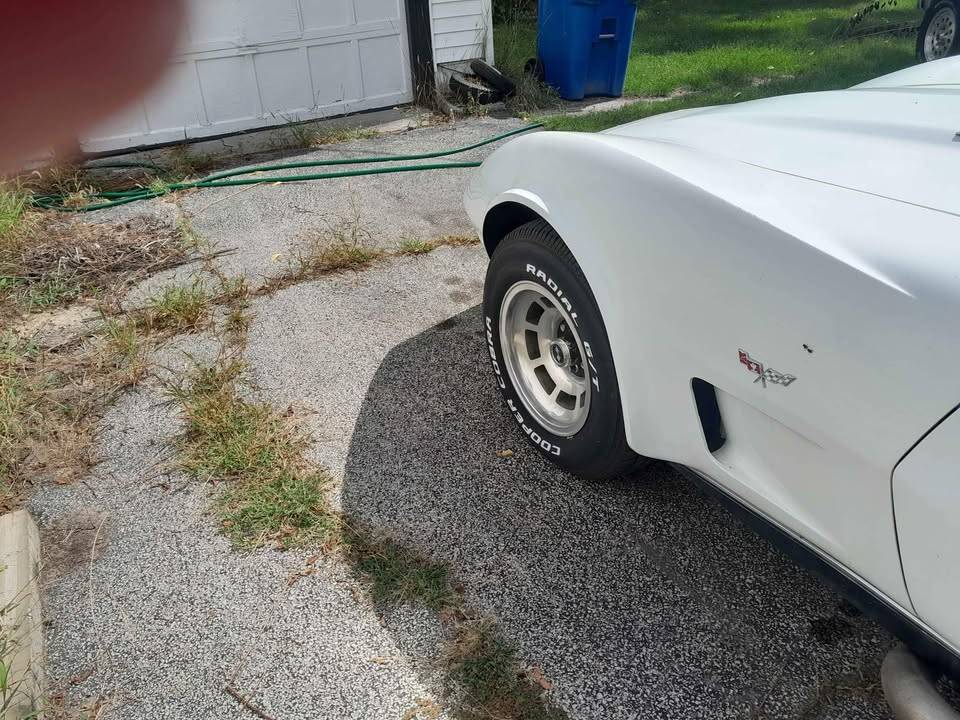 Chevrolet-corvette-1979-white-3