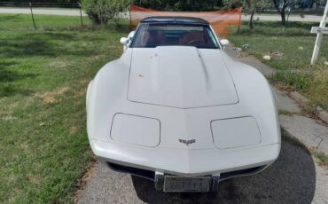 Chevrolet-corvette-1979-white