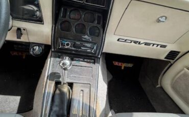 Chevrolet-corvette-1980-custom-13