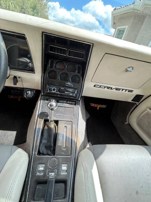 Chevrolet-corvette-1980-custom-13