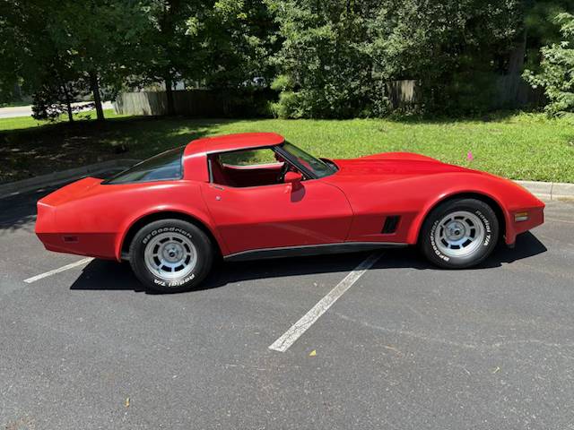 Chevrolet-corvette-1980-red-11
