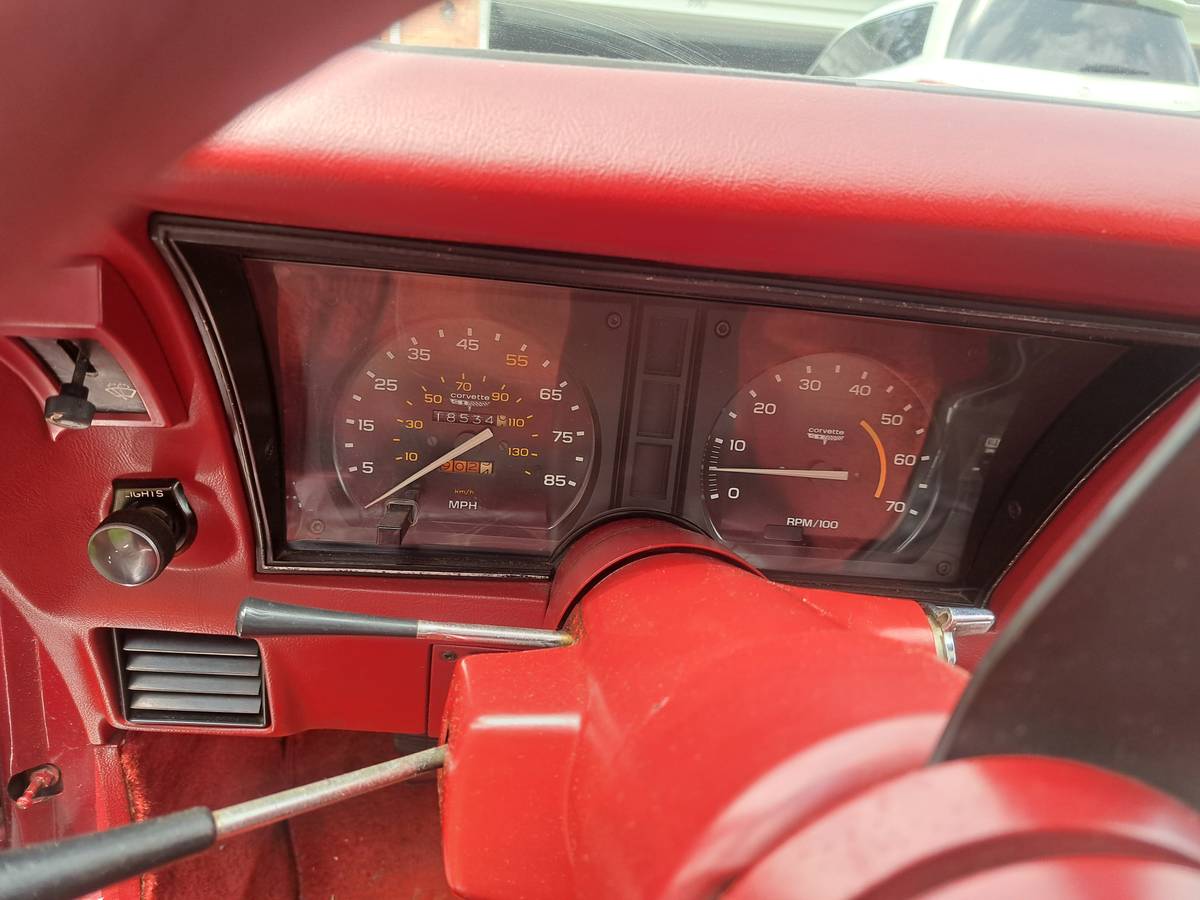 Chevrolet-corvette-1981-custom-10