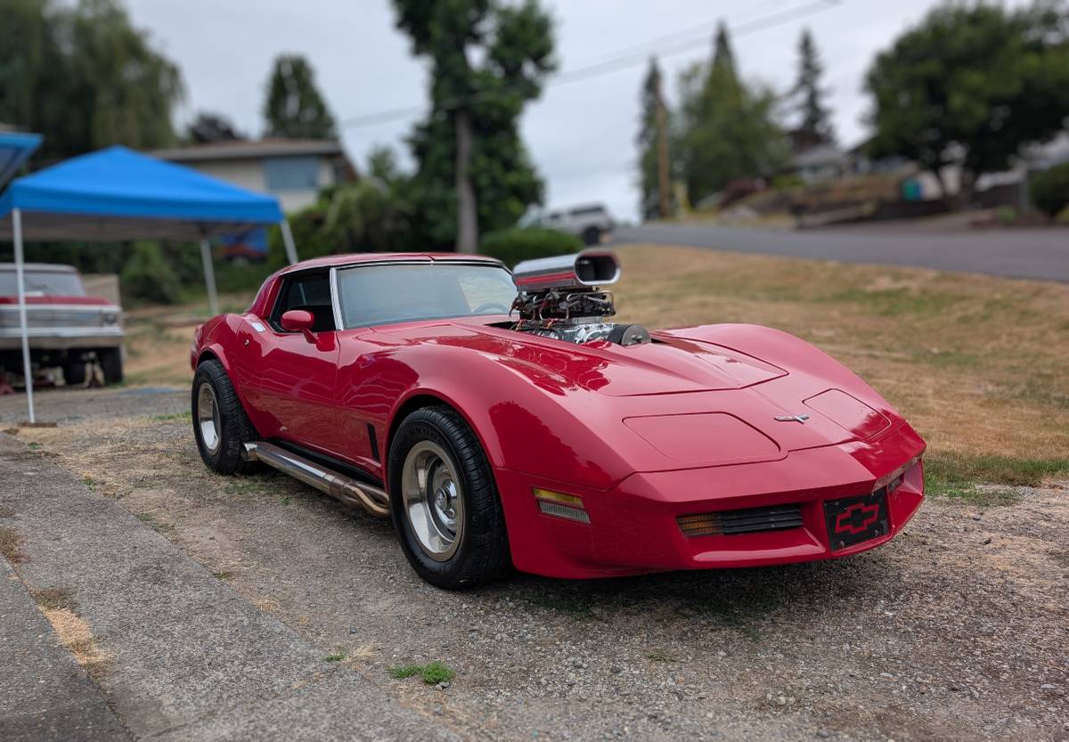 Chevrolet-corvette-1981-red-1