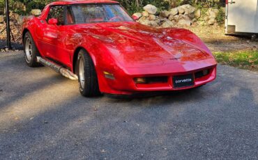 Chevrolet-corvette-1981-red