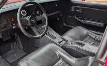 Chevrolet-corvette-1981-red