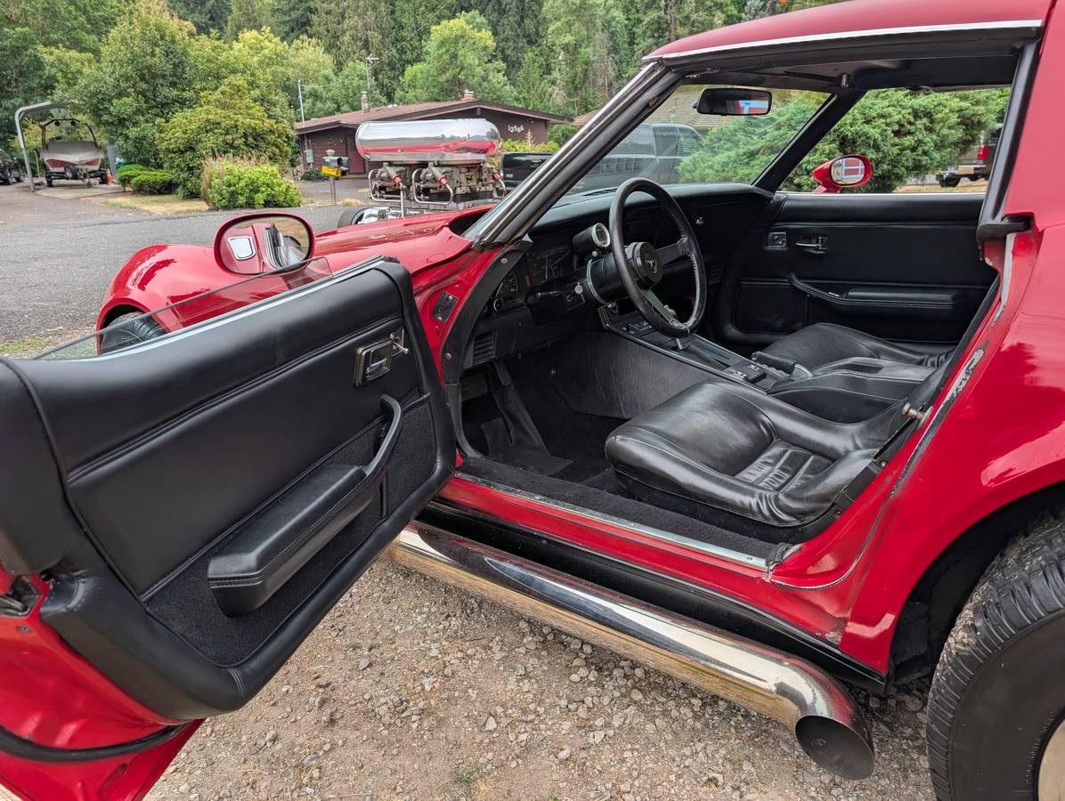 Chevrolet-corvette-1981-red-4