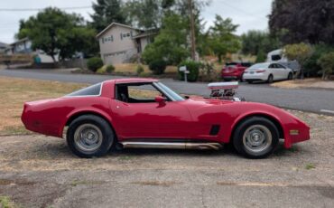 Chevrolet-corvette-1981-red-5