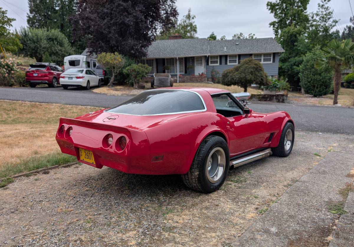 Chevrolet-corvette-1981-red-6