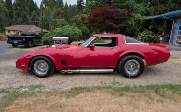 Chevrolet-corvette-1981-red-7