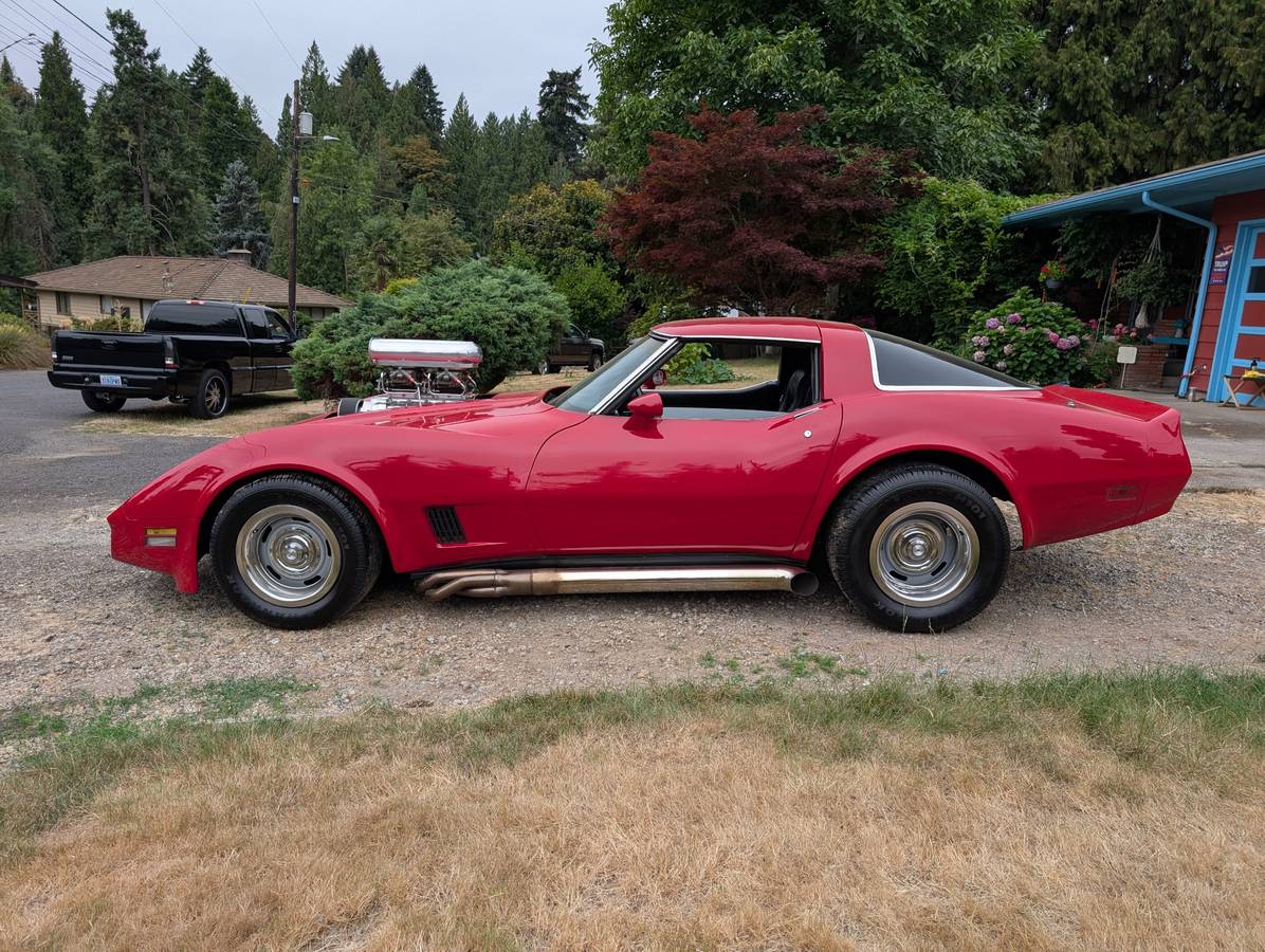Chevrolet-corvette-1981-red-7