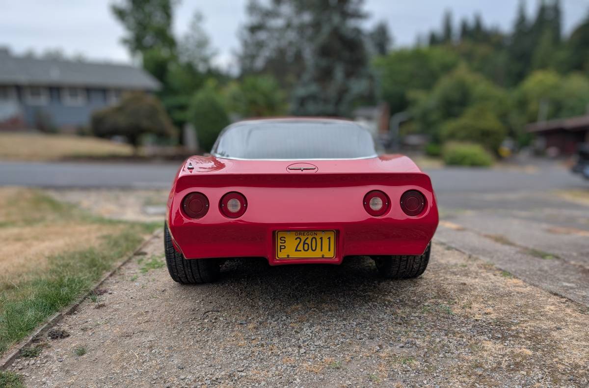 Chevrolet-corvette-1981-red-8