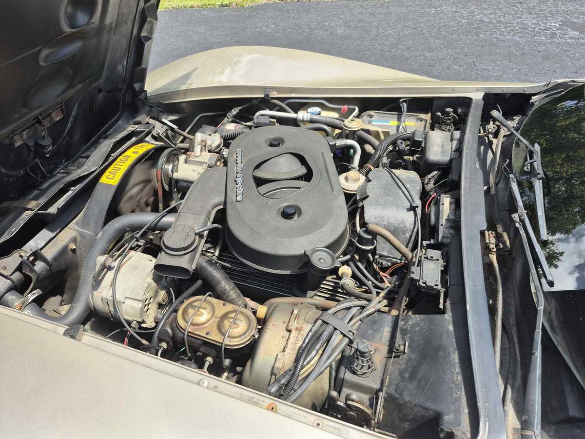 Chevrolet-corvette-1982-11