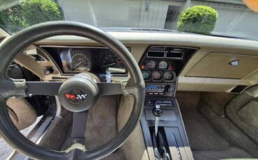 Chevrolet-corvette-1982-15