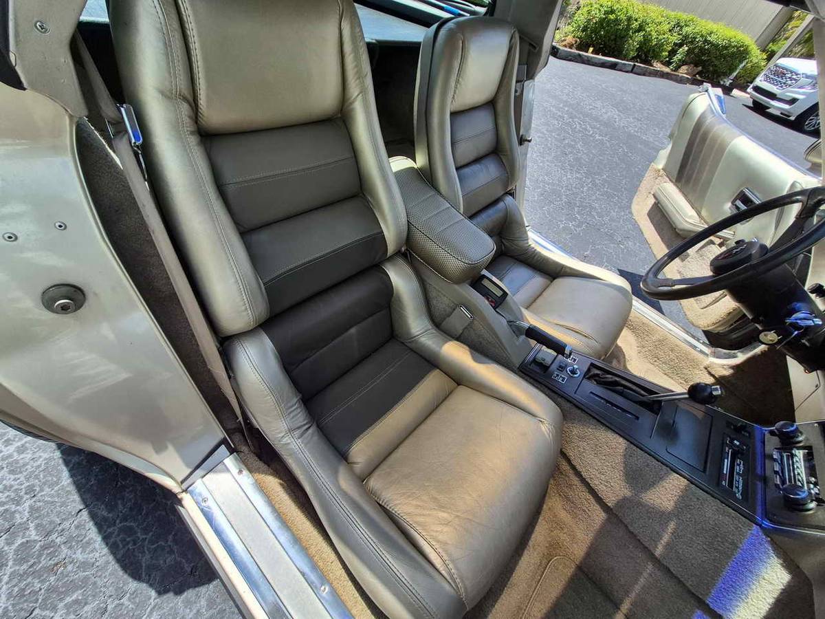 Chevrolet-corvette-1982-20